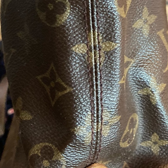 Authentic Louis Vuitton bag. - Picture 2 of 3